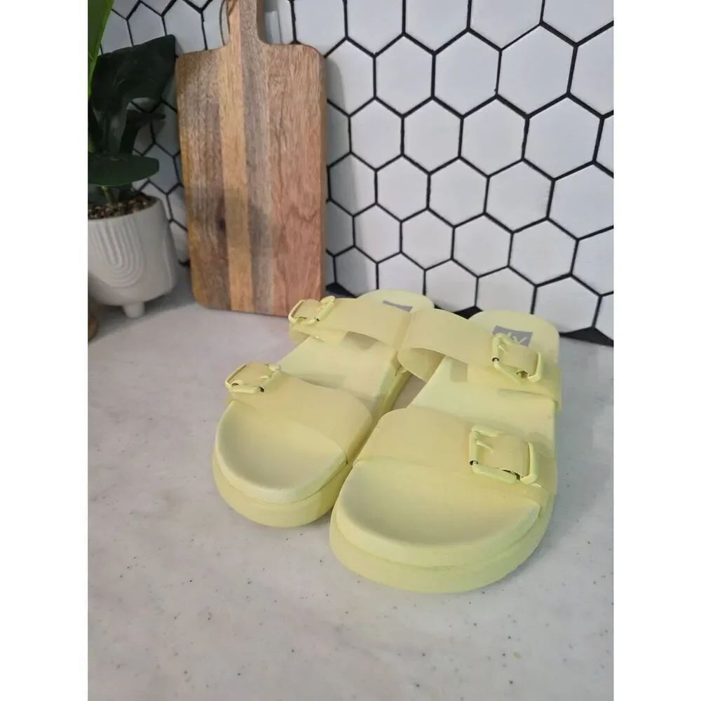 Dolce Vita Yellow Sandals Size 9.5